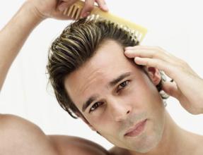 年輕男性脫發(fā)應(yīng)該怎么治療