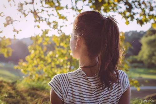 哪些因素導(dǎo)致了女性脫發(fā)