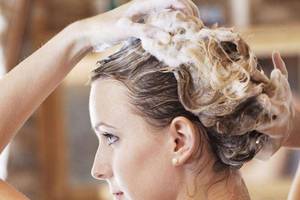 晚上洗頭會(huì)不會(huì)導(dǎo)致脫發(fā)