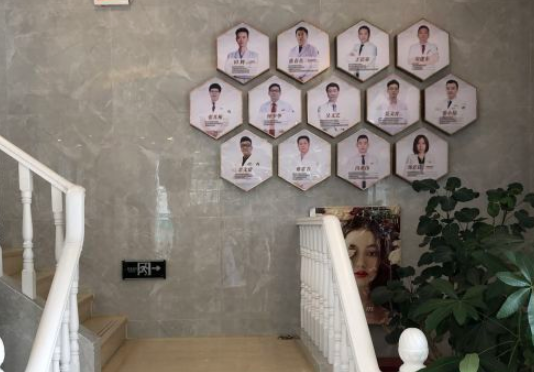 重慶新生植發(fā)靠譜嗎?附地址_劉尚彥醫(yī)生介紹_加密種植案例分享